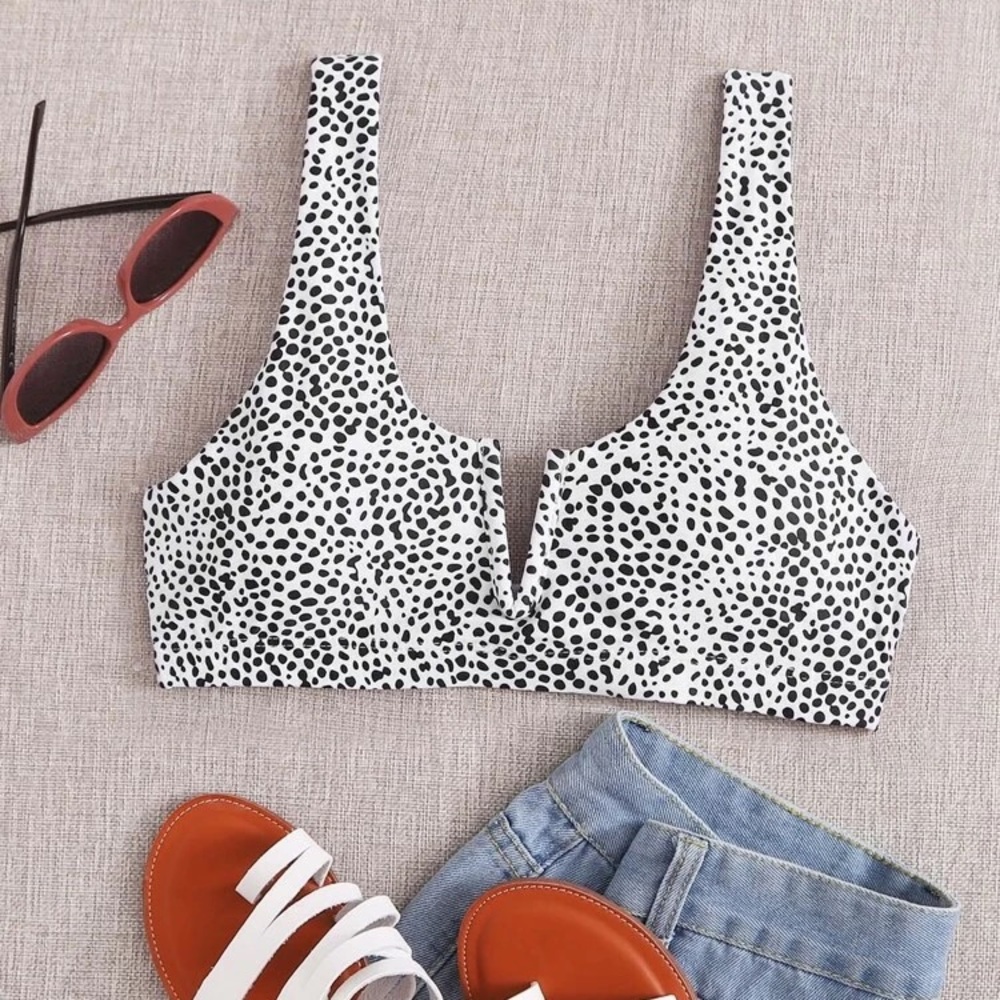 🌸 NWT Shein Dalmatian bikini top, V-wire sz. M